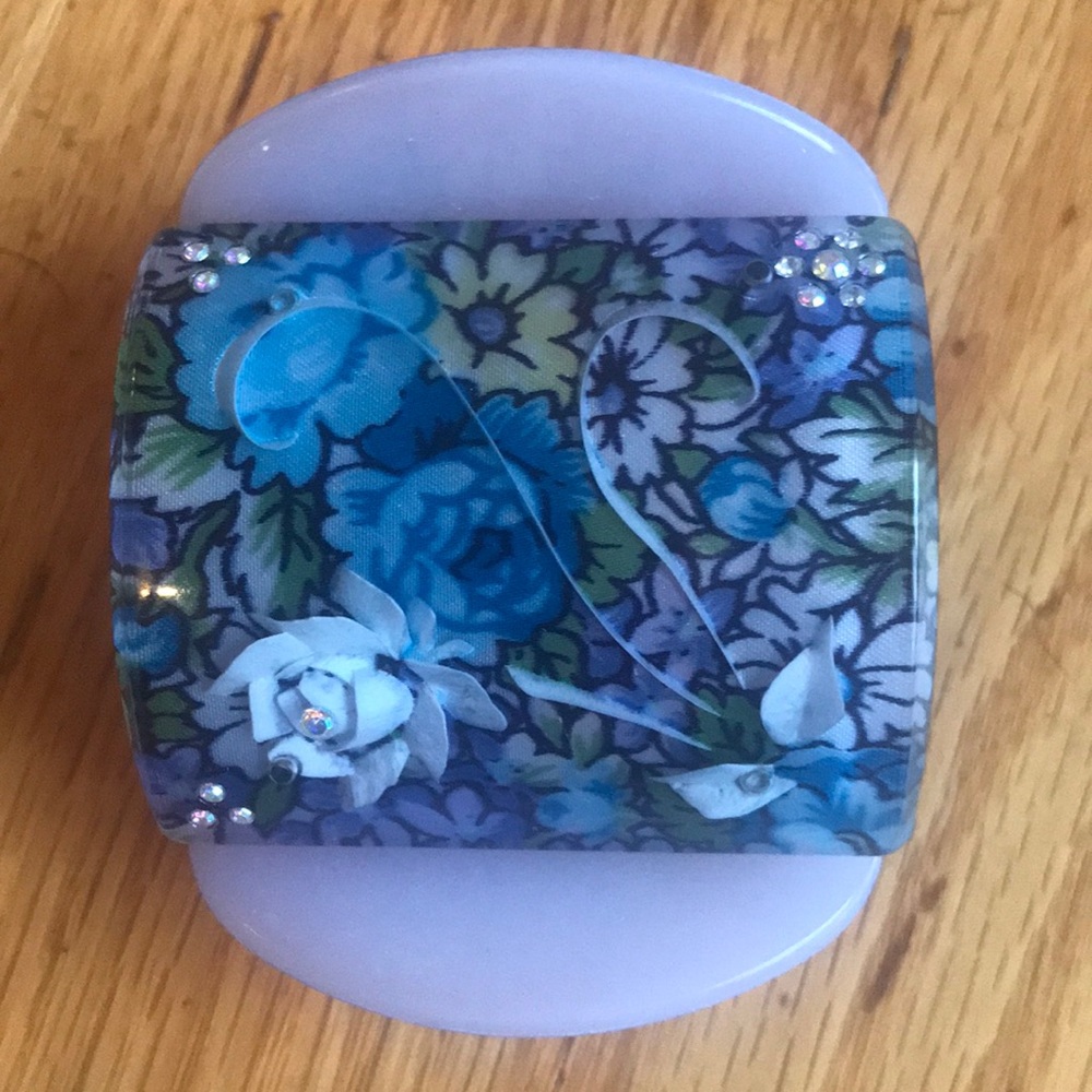 Hair clip new without tag